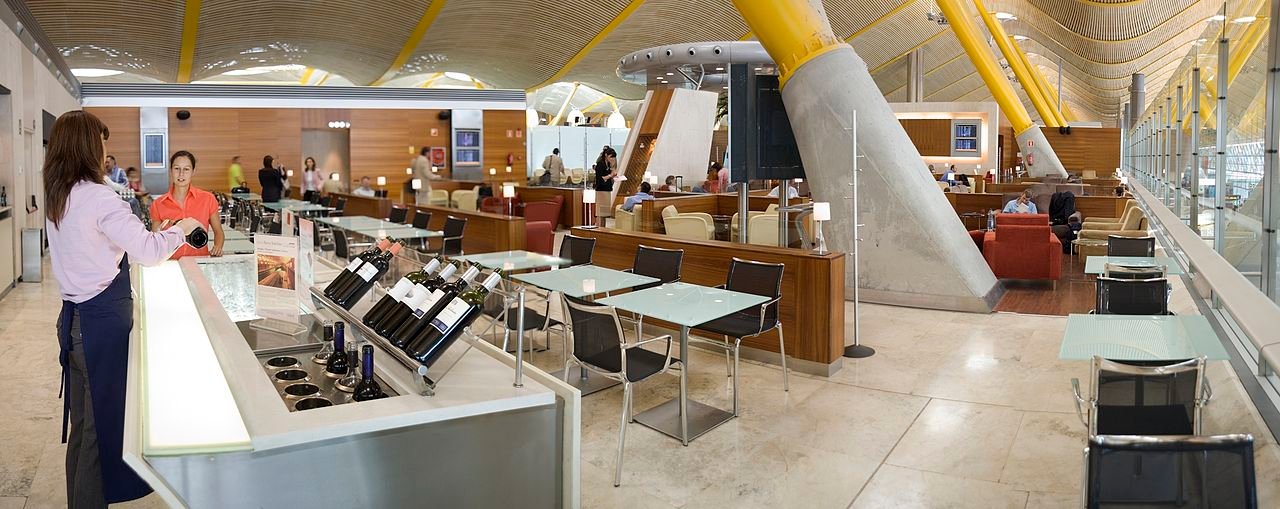 Airport Lounge Access: What Your Fare or Bank Card May Include