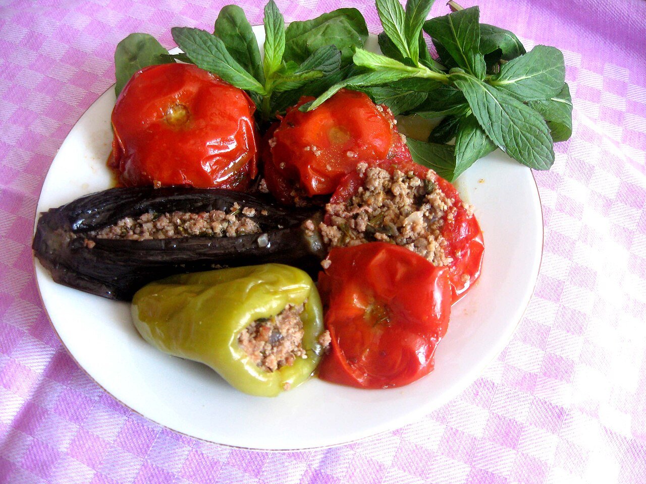 Azerbaijani dolma pepper tomato - WonderWay Travel