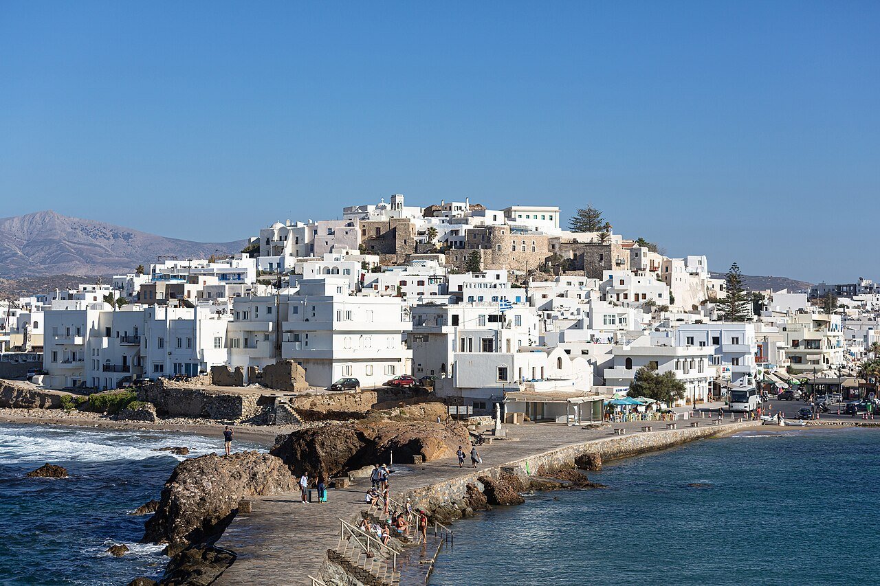 Greek Island Shoulder-Season Packages: What Changes in Price